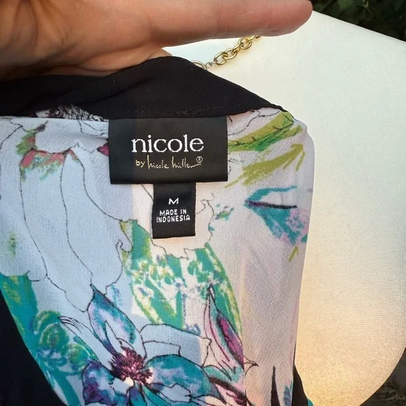 EUC- Nicole by Nicole Miller Floral High-Low Blouse - Size M - Picture 3 of 7